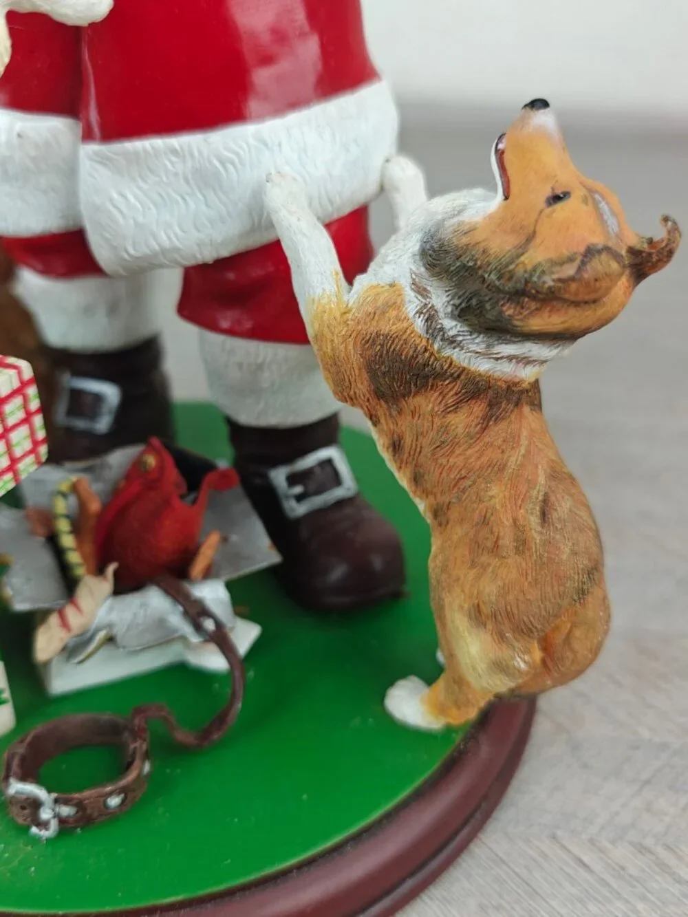 Danbury Mint Santa's Little Shelties Figurine Hand-Painted Resin Christmas 10